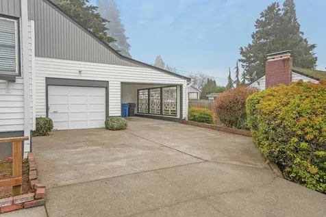 880 Spears Avenue SE Salem OR 97302