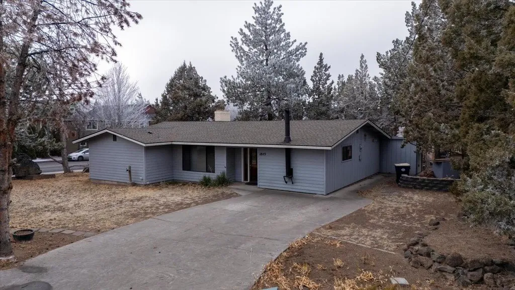 1849 SW Canyon Drive Redmond OR 97756