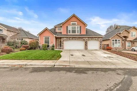 1982 Jeremy Street Central Point OR 97502