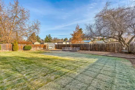 2465 Temple Drive Medford OR 97504
