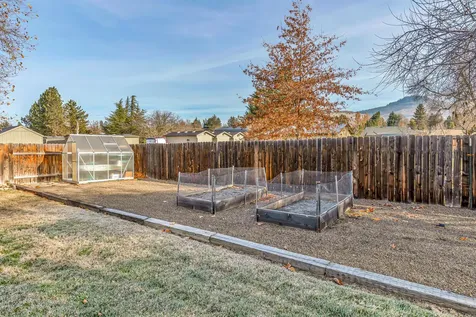 2465 Temple Drive Medford OR 97504