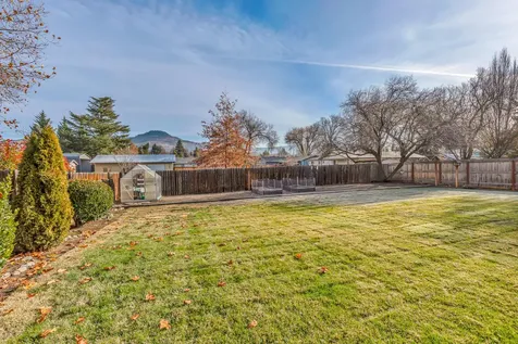 2465 Temple Drive Medford OR 97504