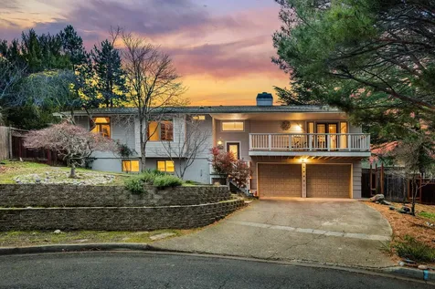 1482 Lilac Circle Ashland OR 97520