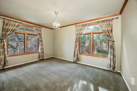 1482 Lilac Circle Ashland OR 97520