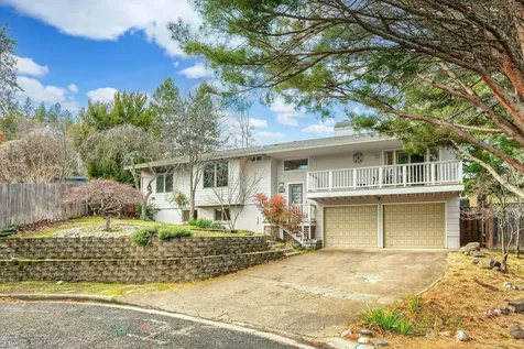 1482 Lilac Circle Ashland OR 97520