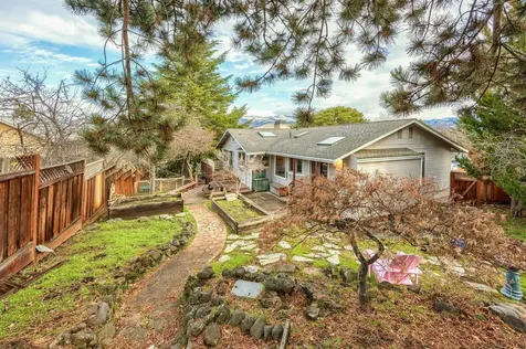 1482 Lilac Circle Ashland OR 97520