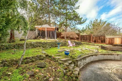 1482 Lilac Circle Ashland OR 97520