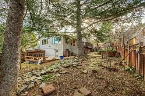 1482 Lilac Circle Ashland OR 97520