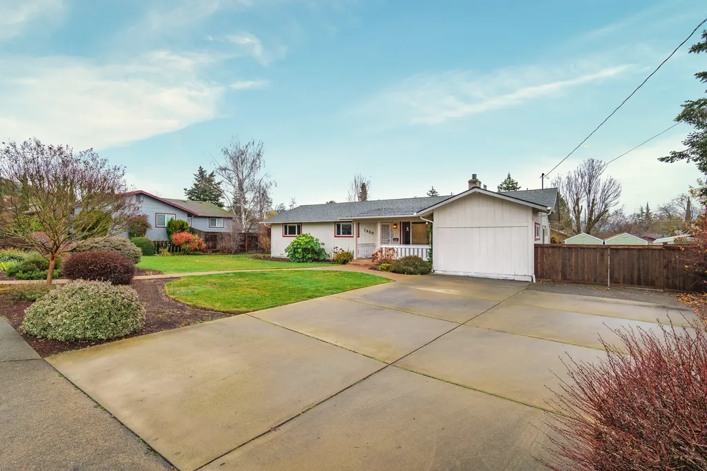 1429 NE Grable Drive Grants Pass OR 97526