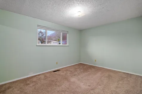1429 NE Grable Drive Grants Pass OR 97526