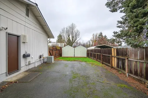 1429 NE Grable Drive Grants Pass OR 97526
