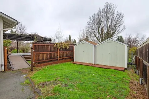 1429 NE Grable Drive Grants Pass OR 97526
