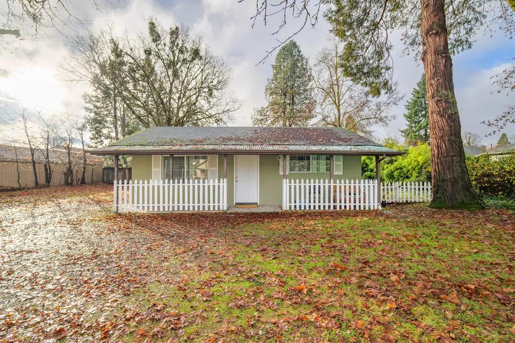 311 SW Bridge Street Grants Pass OR 97526