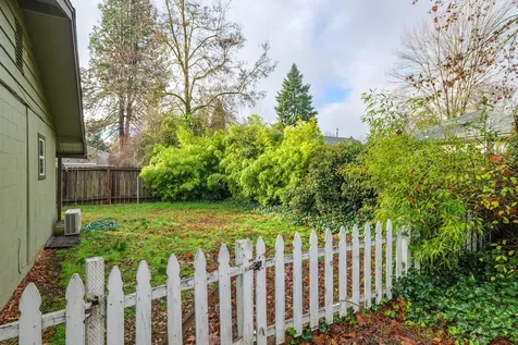 311 SW Bridge Street Grants Pass OR 97526