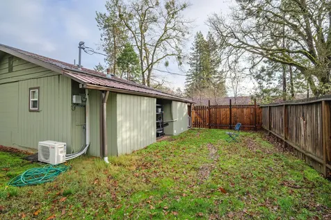 311 SW Bridge Street Grants Pass OR 97526