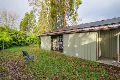 311 SW Bridge Street Grants Pass OR 97526