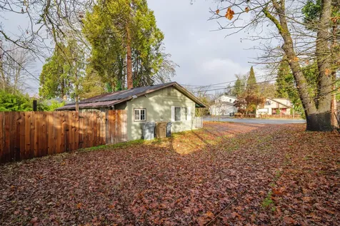 311 SW Bridge Street Grants Pass OR 97526