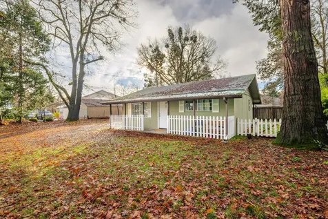 311 SW Bridge Street Grants Pass OR 97526