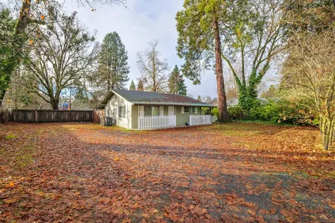 311 SW Bridge Street Grants Pass OR 97526