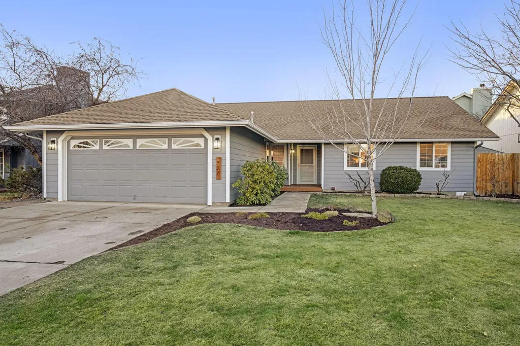 927 NW 19th Place Redmond OR 97756