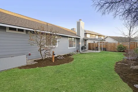 927 NW 19th Place Redmond OR 97756