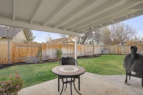 927 NW 19th Place Redmond OR 97756