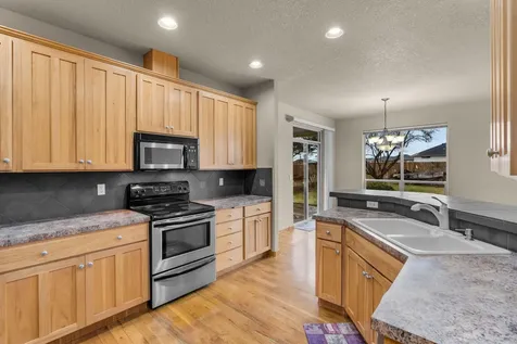 2537 NW 22nd Street Redmond OR 97756
