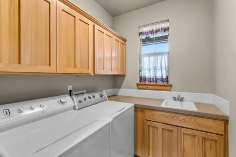 2537 NW 22nd Street Redmond OR 97756