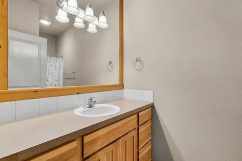 2537 NW 22nd Street Redmond OR 97756