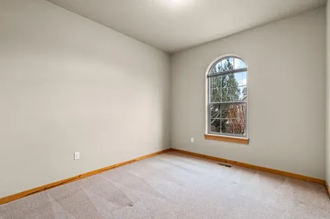 2537 NW 22nd Street Redmond OR 97756