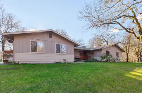 715 Catalpa Drive Grants Pass OR 97526