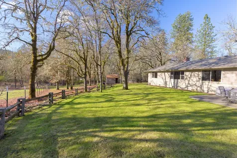 715 Catalpa Drive Grants Pass OR 97526