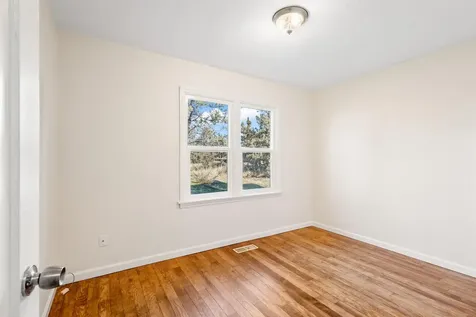 142 NW Lee Street Madras OR 97741