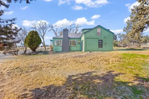 142 NW Lee Street Madras OR 97741