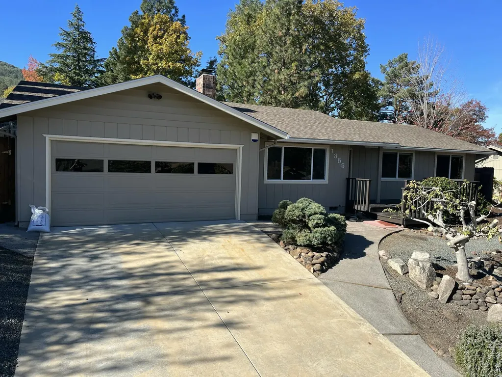 1355 Apple Way Ashland OR 97520