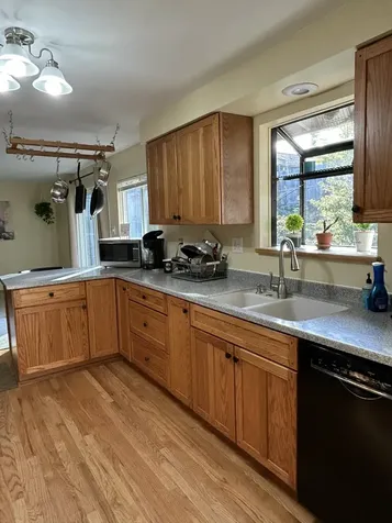 1355 Apple Way Ashland OR 97520