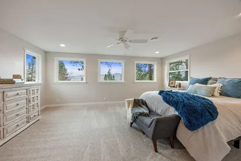 1070 Emma Street Ashland OR 97520