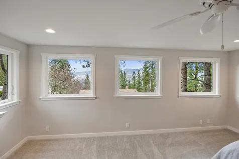 1070 Emma Street Ashland OR 97520