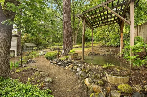 1070 Emma Street Ashland OR 97520