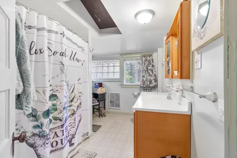 210 W 1st Street Phoenix OR 97535
