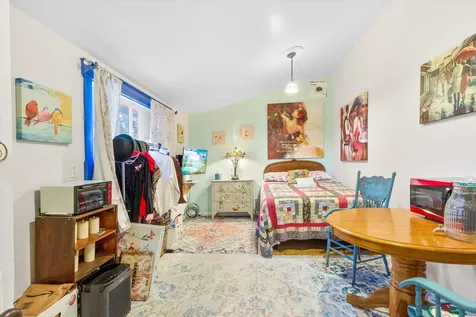 210 W 1st Street Phoenix OR 97535