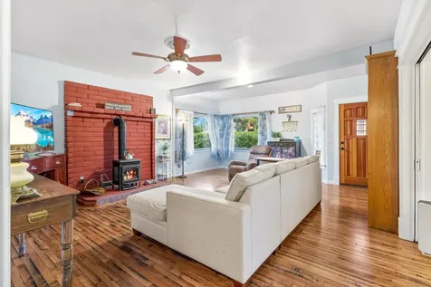 210 W 1st Street Phoenix OR 97535
