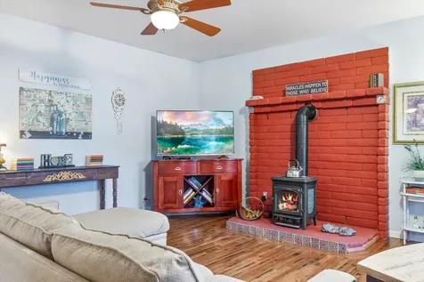 210 W 1st Street Phoenix OR 97535