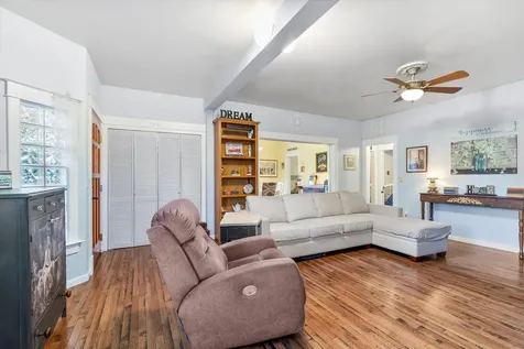 210 W 1st Street Phoenix OR 97535