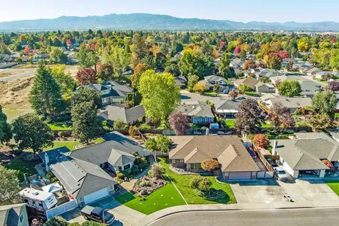 2861 Clairmont Court Medford OR 97504
