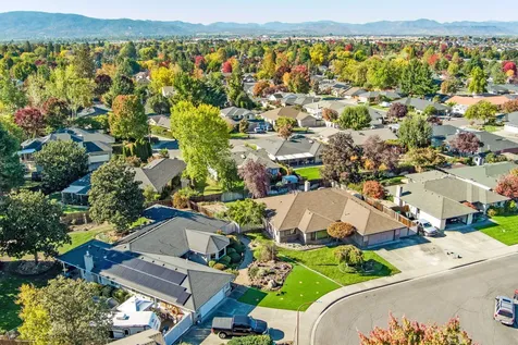 2861 Clairmont Court Medford OR 97504
