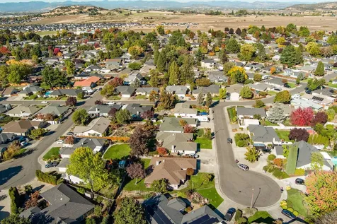 2861 Clairmont Court Medford OR 97504