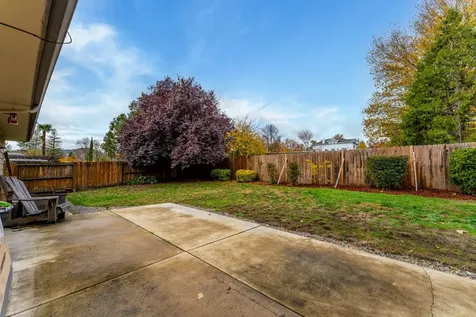 744 NE Savage Street Grants Pass OR 97526