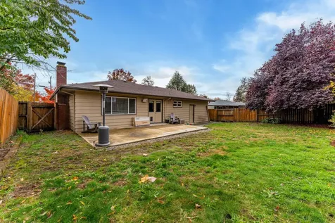 744 NE Savage Street Grants Pass OR 97526
