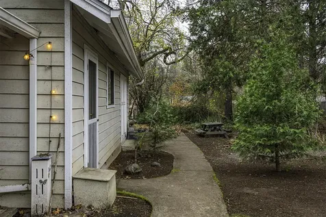1210 NW Lawnridge Avenue Grants Pass OR 97526